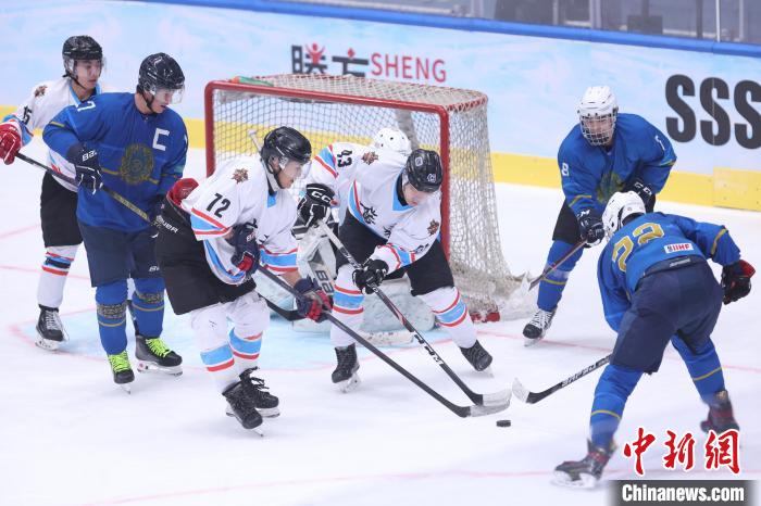 哈尔滨开幕的2024上海合作组织冰球比赛揭幕战: