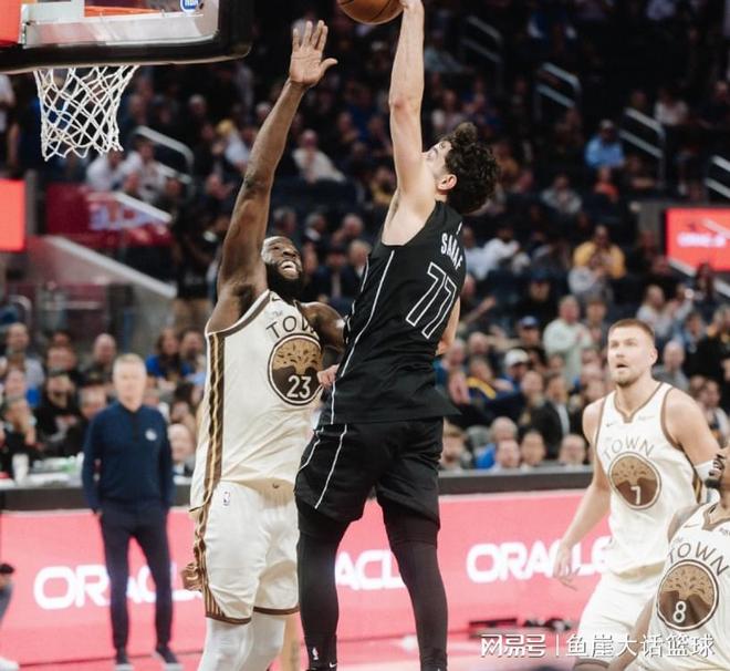 勇士逆转篮网终结8连败 桑托斯31分创生涯新高