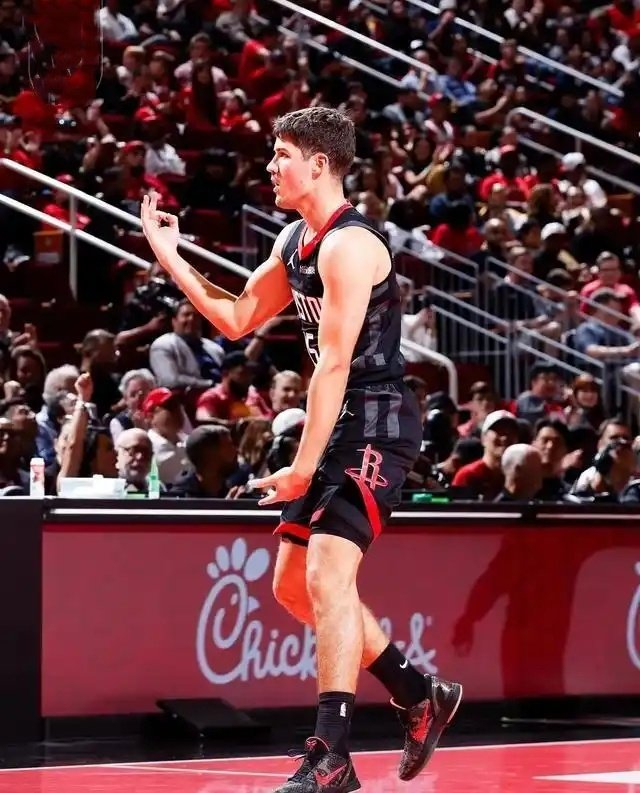 谢泼德从替补逆袭成火箭战术核心，季后赛角色