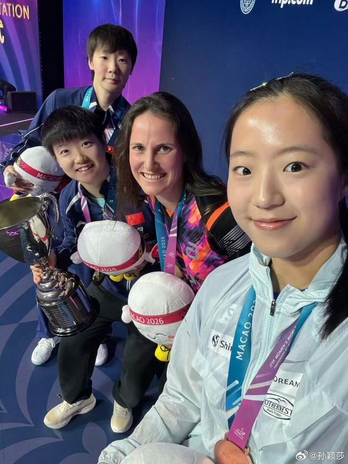 孙颖莎力克王曼昱夺女单三连冠 姐妹情深引热议