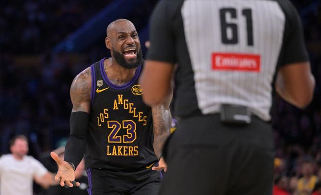 火箭G2惨败湖人 詹姆斯准三双引领逆转风暴